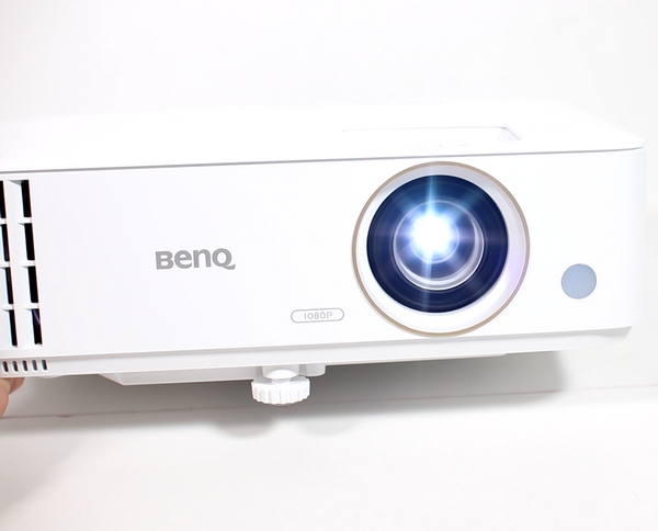 Benq th585 для домашнего кинотеатра и игр Benq th585 для домашнего кинотеатра и игр