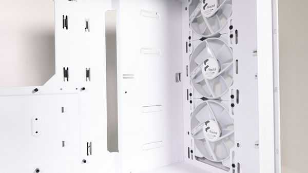 Я делаю высококлассный игровой ПК для друга Я делаю высококлассный игровой ПК для друга