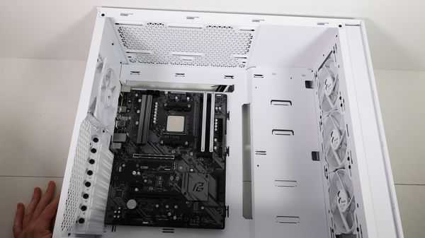 Я делаю высококлассный игровой ПК для друга Я делаю высококлассный игровой ПК для друга