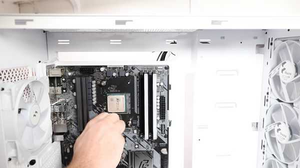 Я делаю высококлассный игровой ПК для друга Я делаю высококлассный игровой ПК для друга