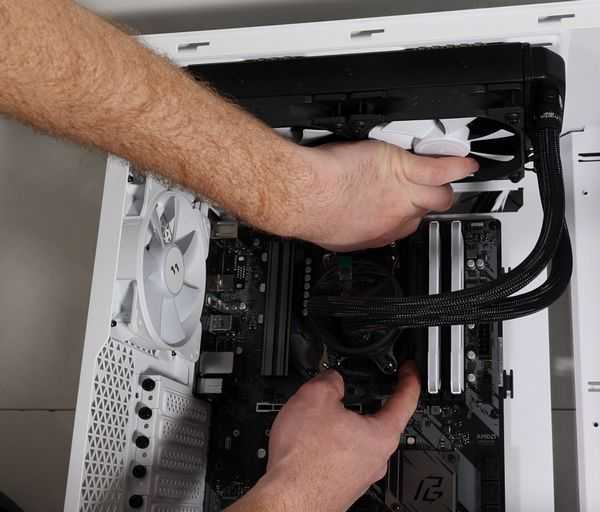 Я делаю высококлассный игровой ПК для друга Я делаю высококлассный игровой ПК для друга