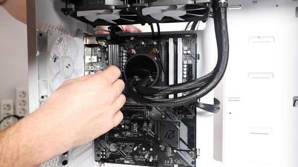 Я делаю высококлассный игровой ПК для друга Я делаю высококлассный игровой ПК для друга