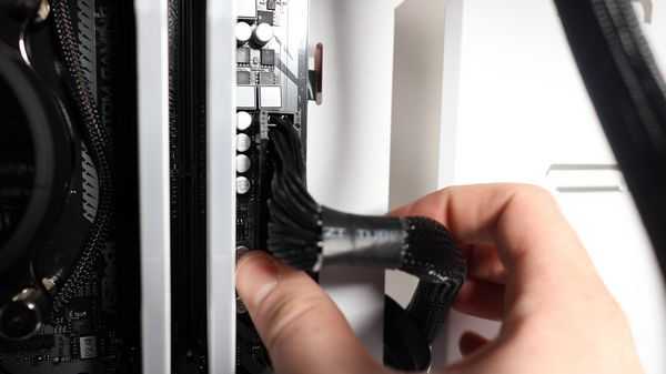 Я делаю высококлассный игровой ПК для друга Я делаю высококлассный игровой ПК для друга