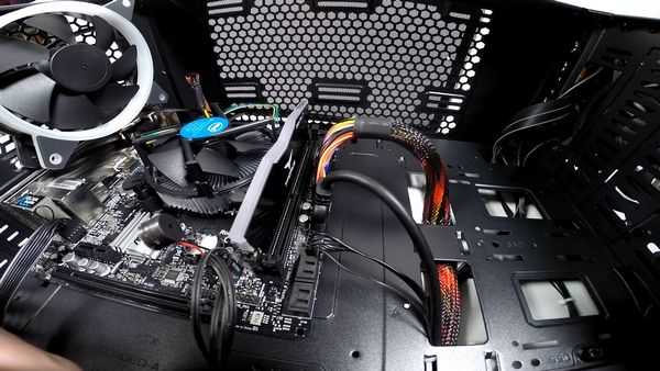 Крутой ПК среднего класса Крутой ПК среднего класса