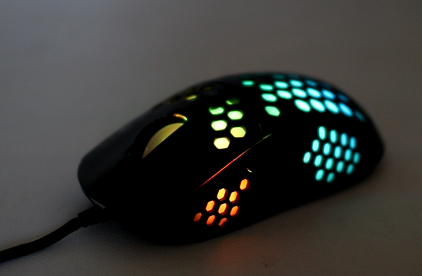 Легкая и удобная мышь Marvo pro g961 Легкая и удобная мышь Marvo pro g961