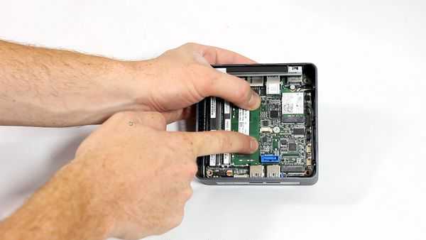 Маленький мощный компьютер Intel nuc Маленький мощный компьютер Intel nuc