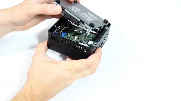 Маленький мощный компьютер Intel nuc Маленький мощный компьютер Intel nuc