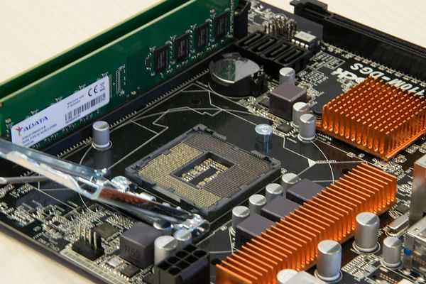 Монтаж процессора шаг за шагом Монтаж процессора шаг за шагом