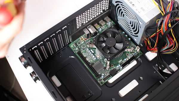 Необычный настольный набор из amd amd 4700s Необычный настольный набор из amd amd 4700s