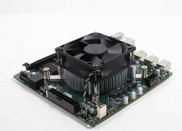 Необычный настольный набор из amd amd 4700s Необычный настольный набор из amd amd 4700s