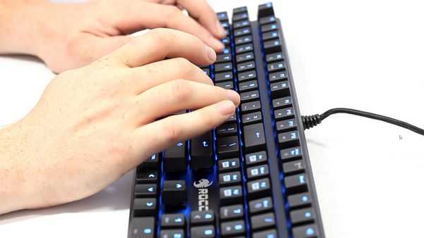 Roccat kone pure se и roccat suora Roccat kone pure se и roccat suora